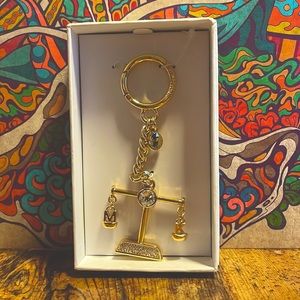 ♎️ᏝᎥᏰᏒᏗ 𝑀𝑖𝑐ℎ𝑎𝑒𝑙 𝐾𝑜𝑟𝑠 𝐺𝑜𝑙𝑑 𝑇𝑜𝑛𝑒𝑑 𝐾𝑒𝑦𝑐ℎ𝑎𝑖𝑛